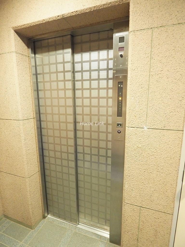 ヴィラ赤塚　エレベーターホール